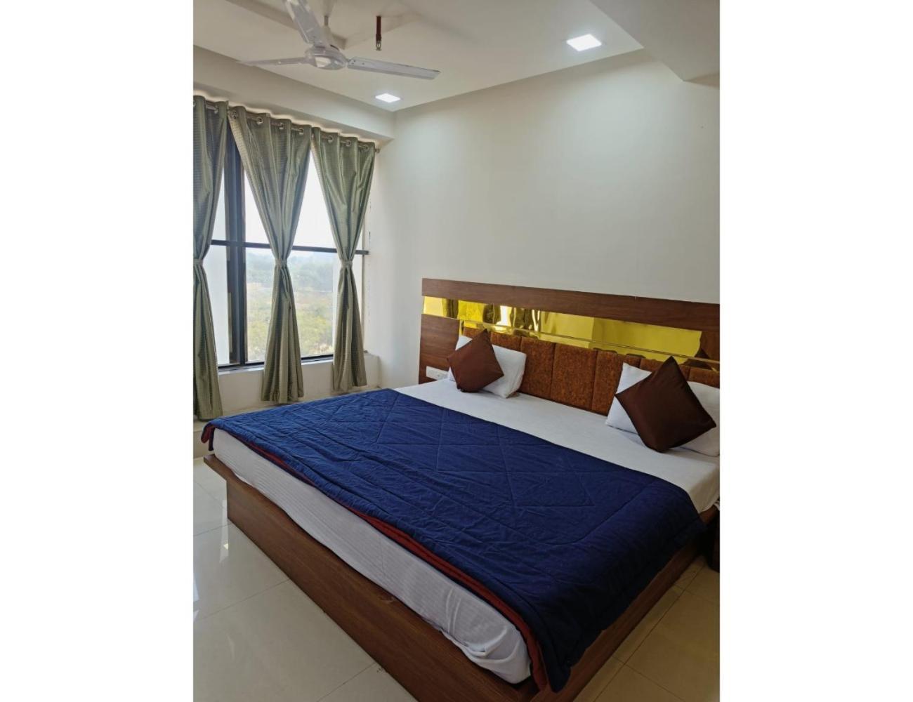 Hotel Paradise, Naroda Ahmedabad Exteriör bild