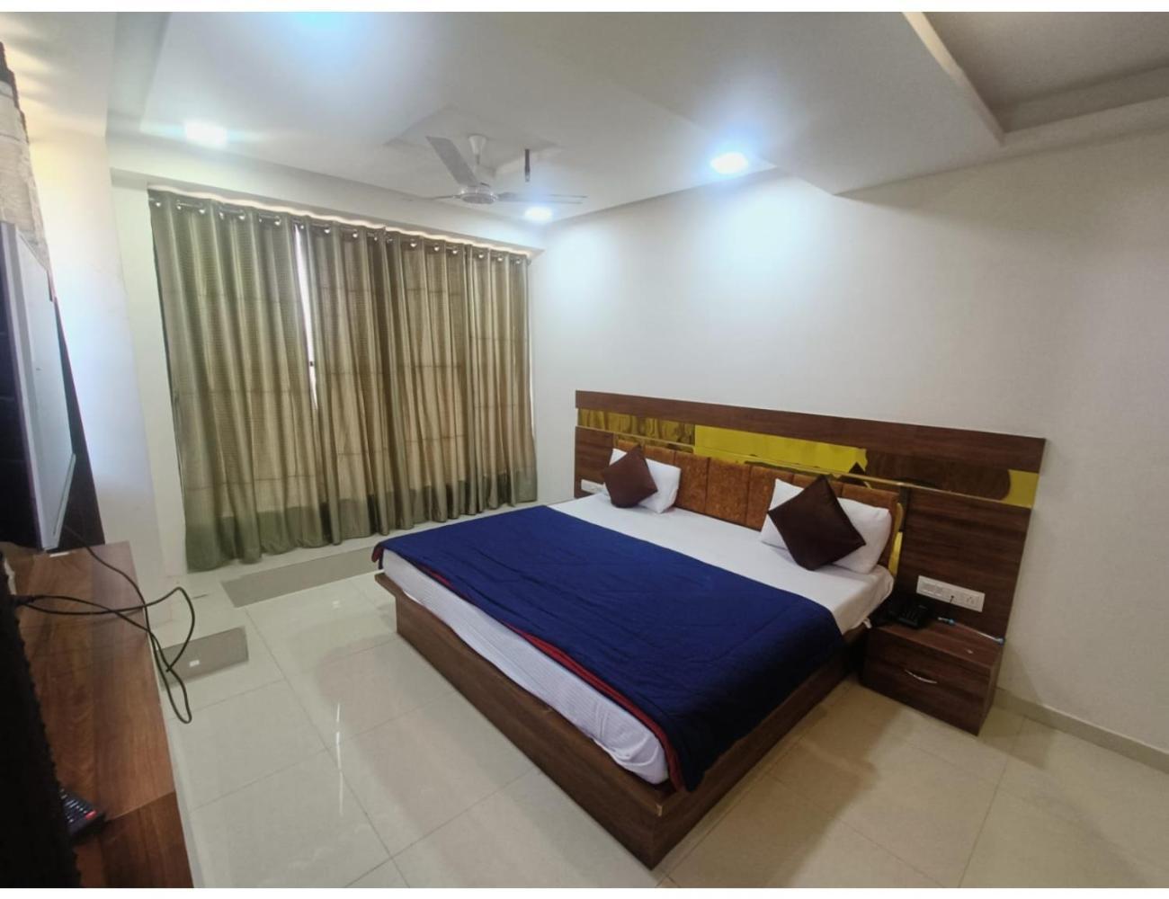 Hotel Paradise, Naroda Ahmedabad Exteriör bild