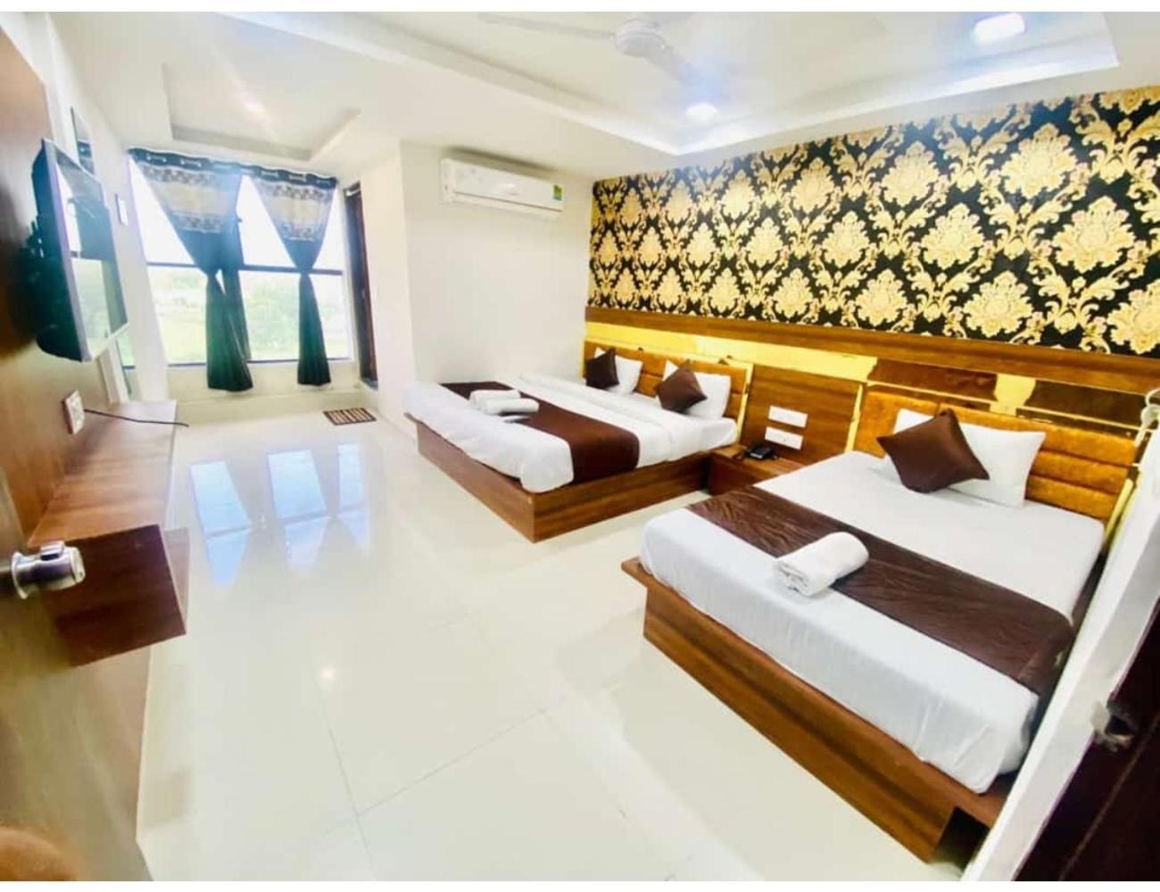 Hotel Paradise, Naroda Ahmedabad Exteriör bild